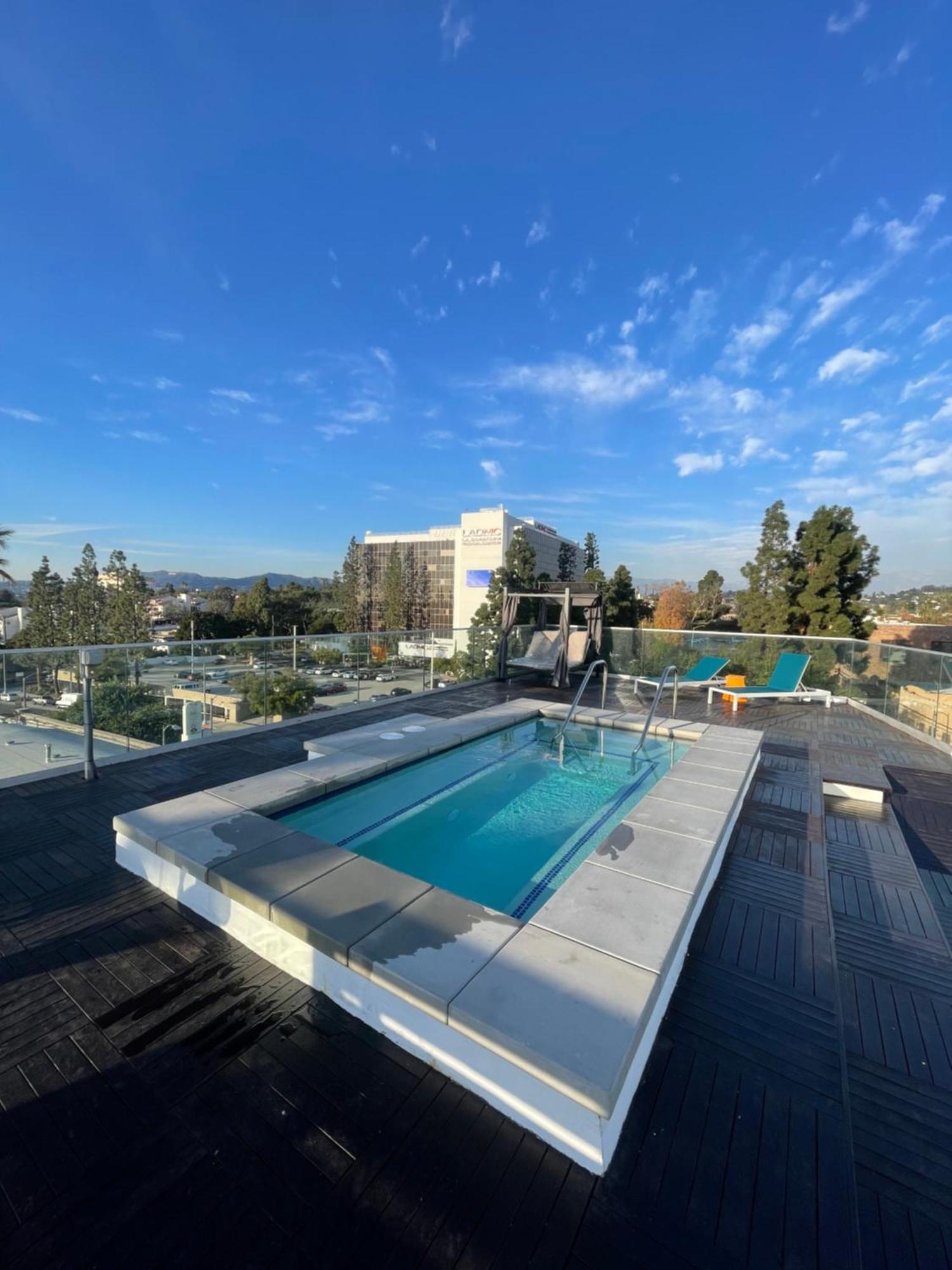 Luxury Downtown Penthouse With Skyline Views Bed & Breakfast