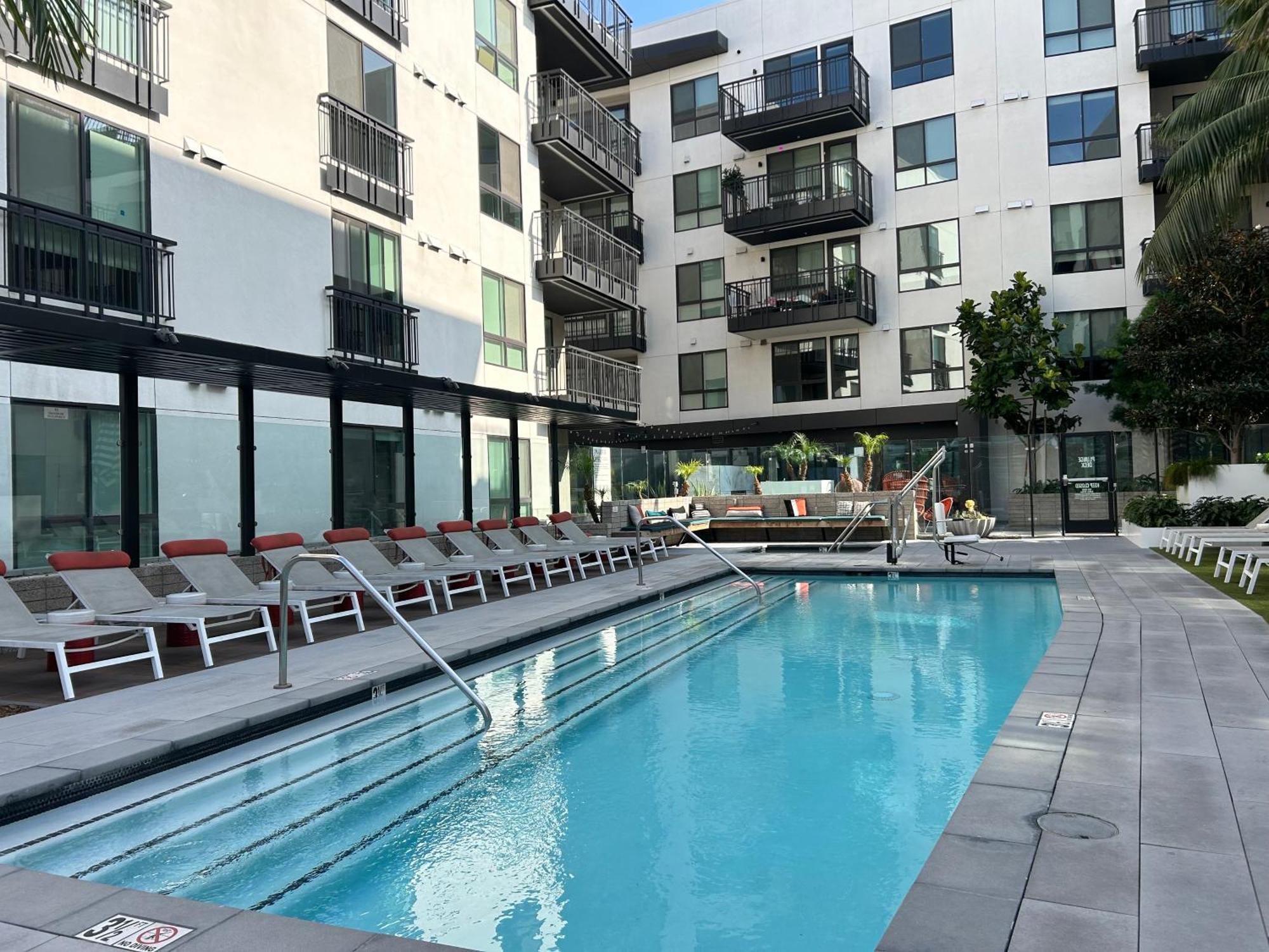 Apartment Aparment In Sunset Los Angeles