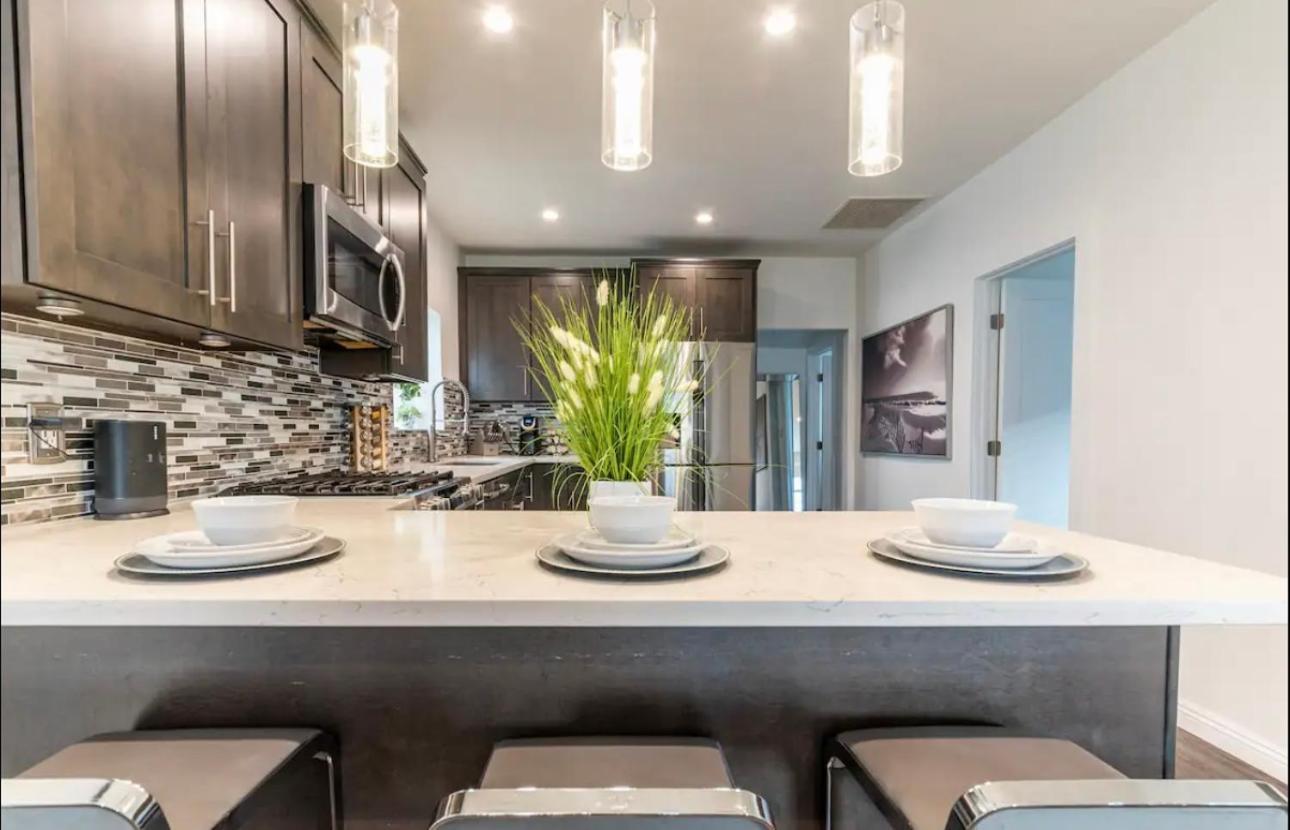 Gorgeous Dtla W/ View + Hot Tub! Holiday home