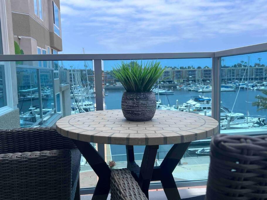 Wake Up To Spectacular Marina Views In 2 Bedroom * Los Angeles