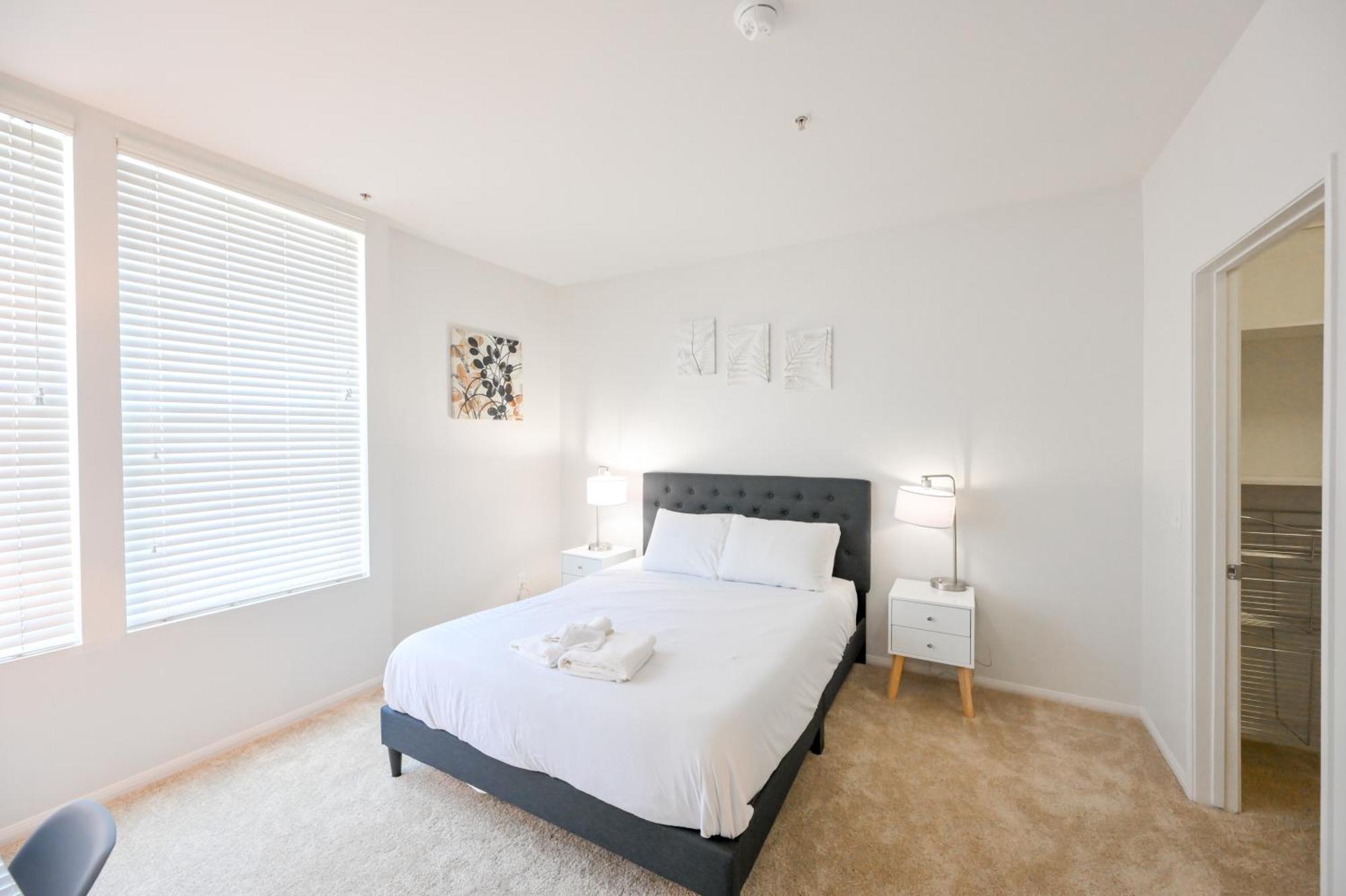 Capsule hotel Cozy Management In Mdr Los Angeles