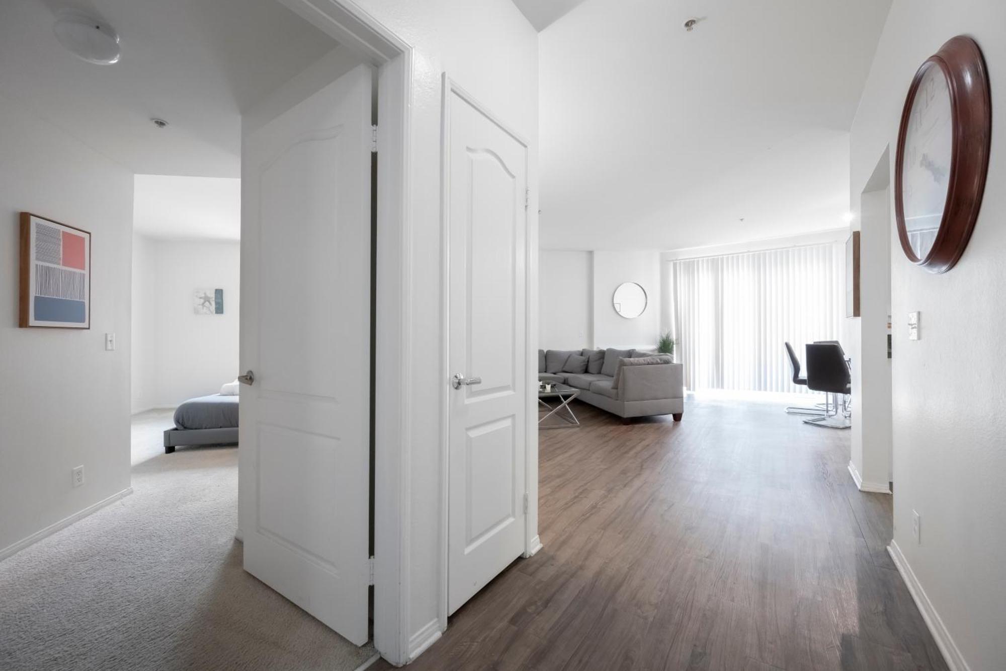 Capsule hotel Cozy Management In Mdr Los Angeles