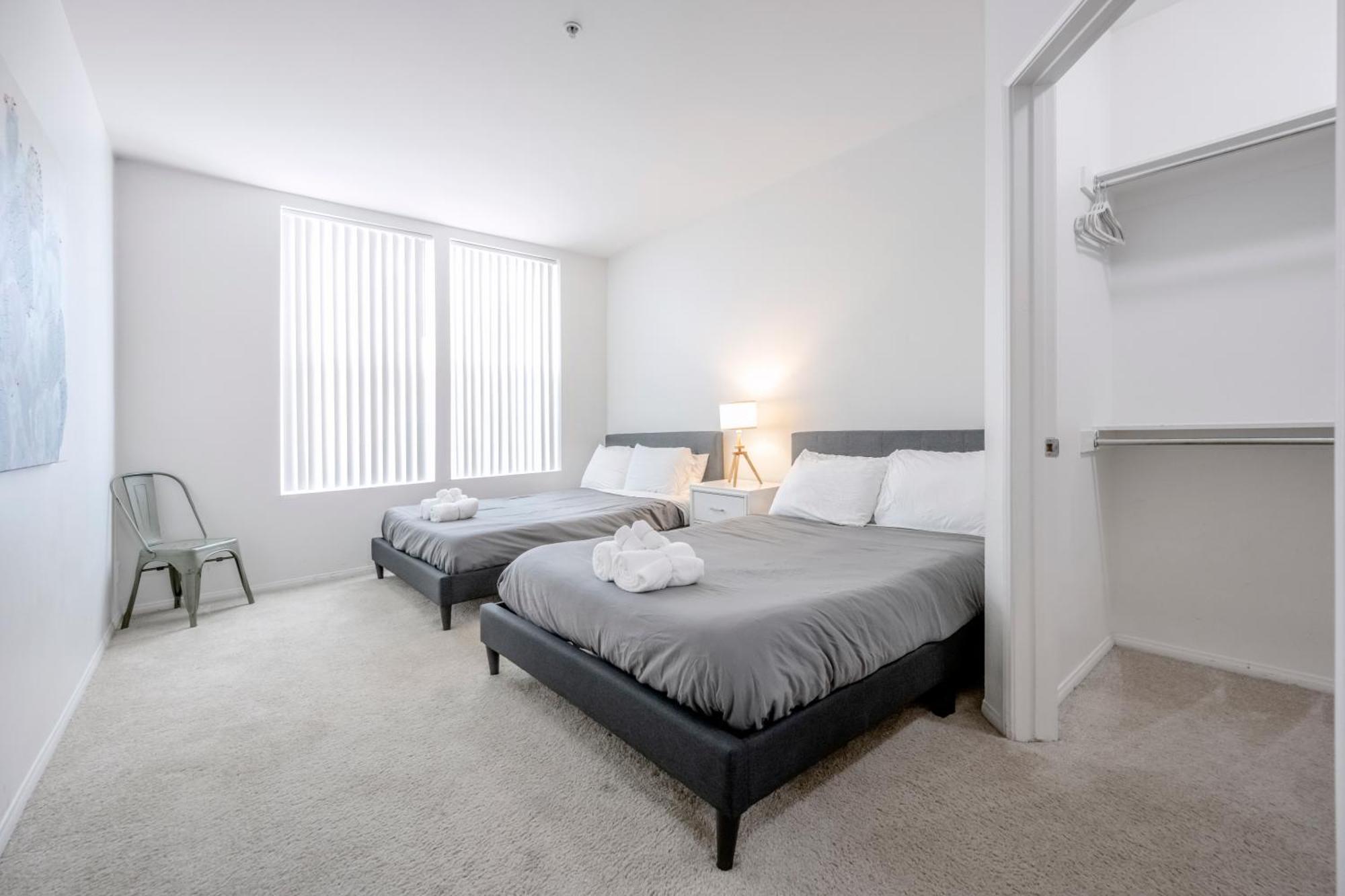 Capsule hotel Cozy Management In Mdr Los Angeles