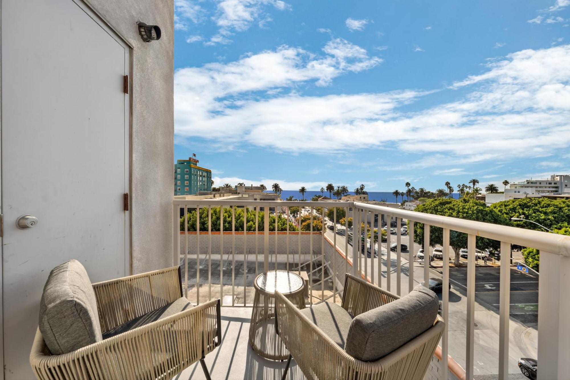 Ocean View 2br By Santa Monica Pier 2min Walk *