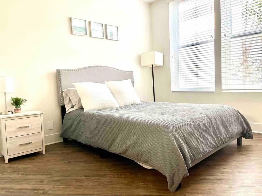 Spacious 2 Bedroom Venice Apartment *