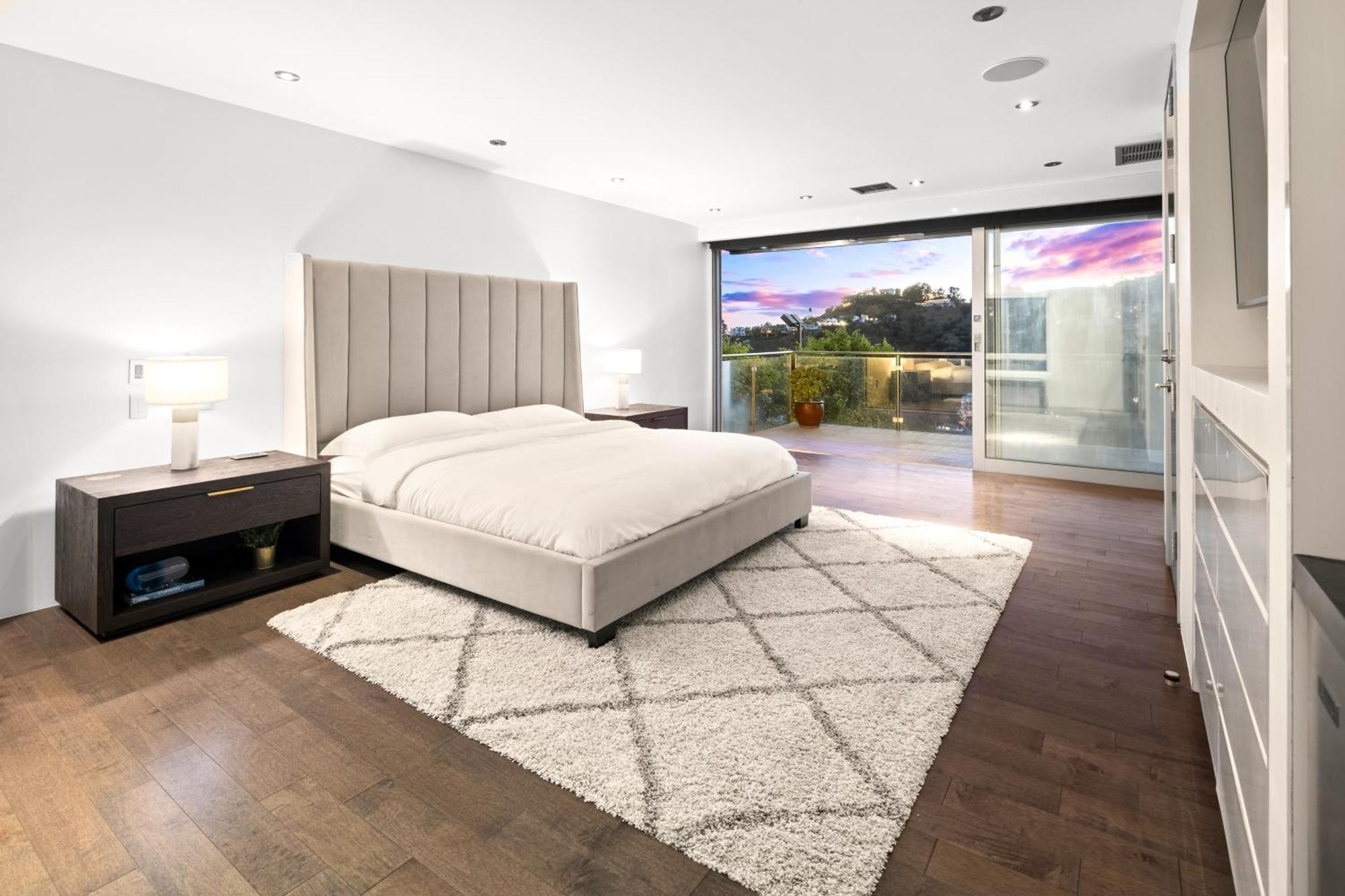 Hollywood Hills Luxury Modern With Pool & Sunset Views Villa