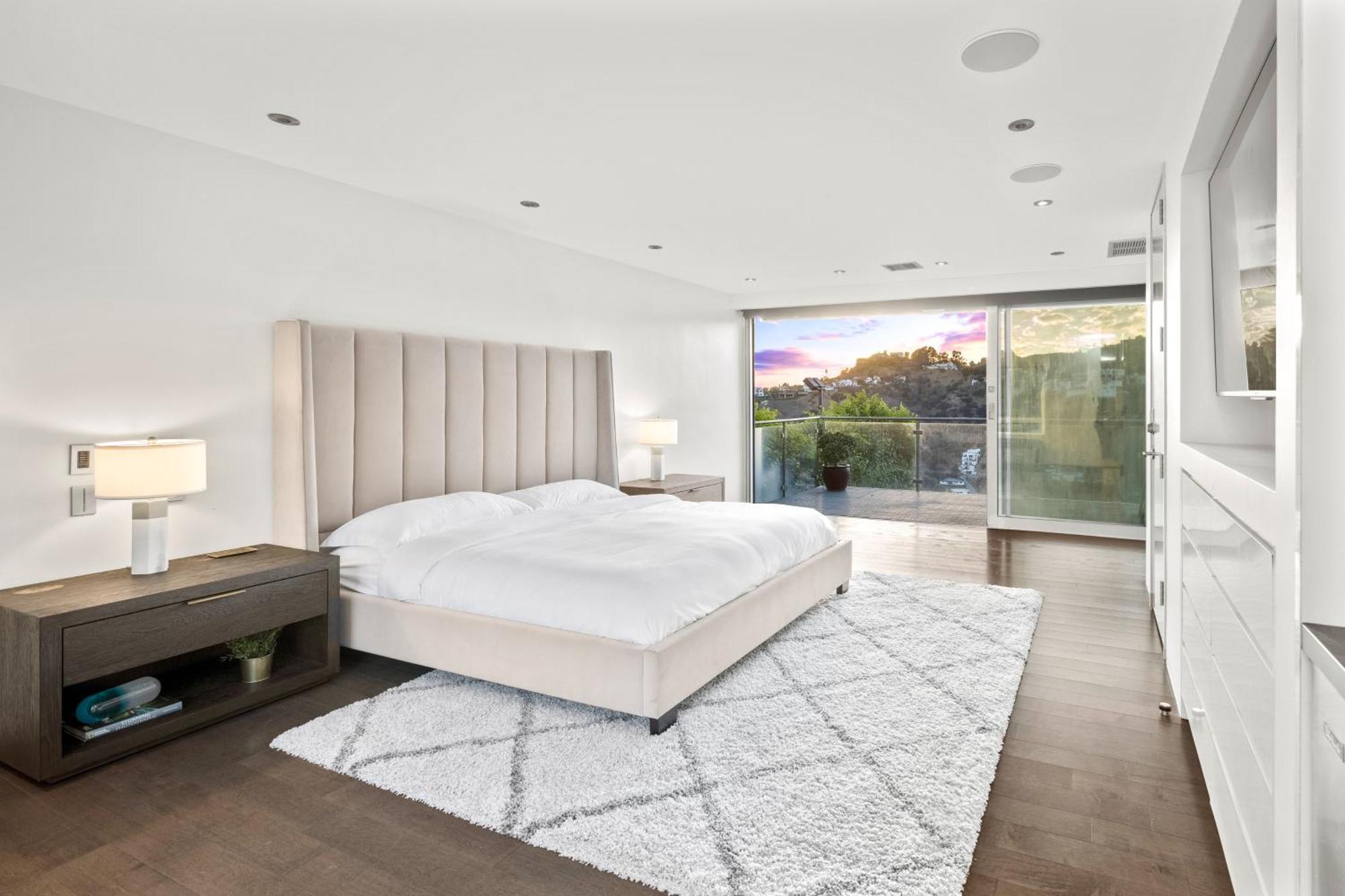 Hollywood Hills Luxury Modern With Pool & Sunset Views Villa