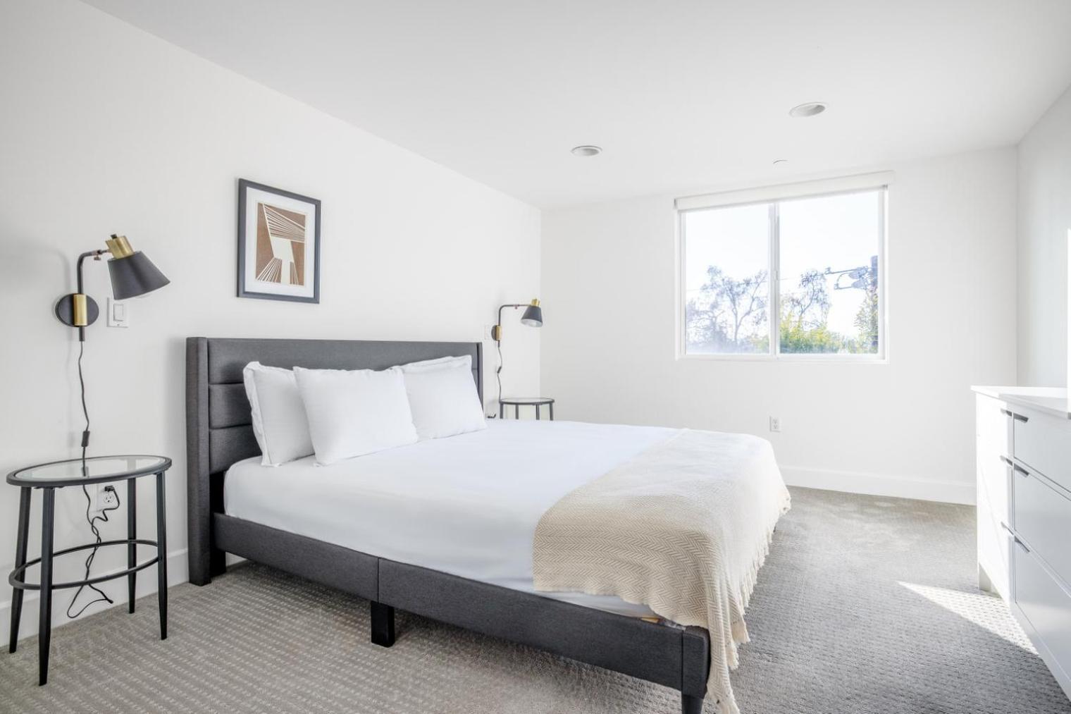 Apartment Brentwood 2br W Courtyard Nr Shops Dining Lax-385 *