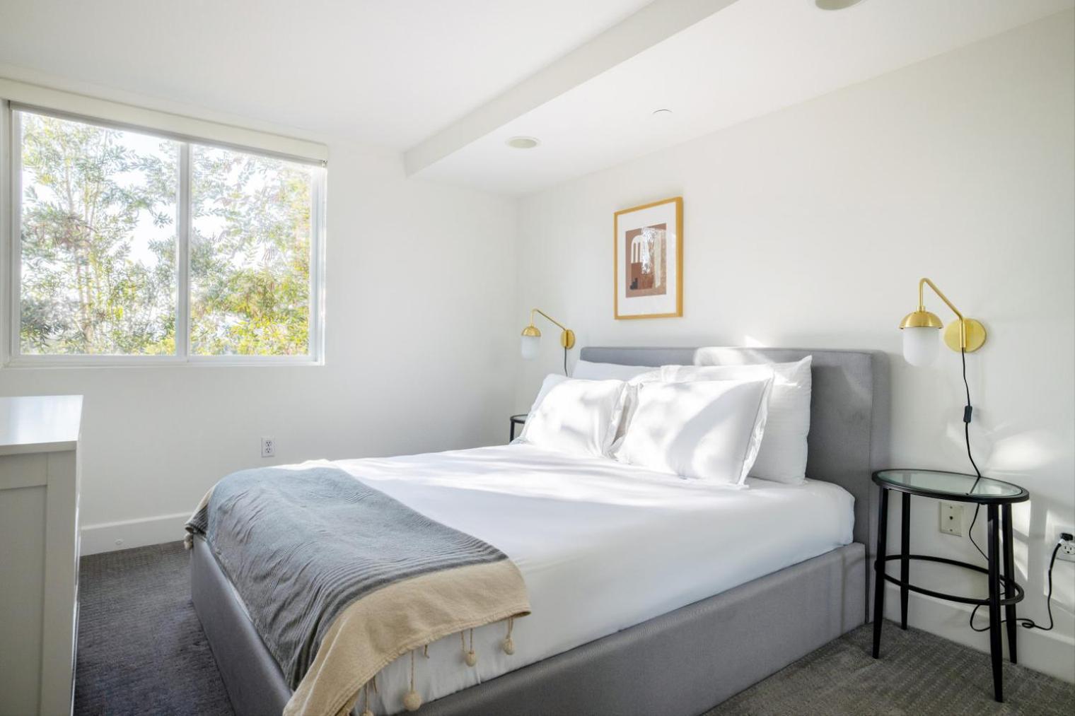 Brentwood 2br W Courtyard Nr Shops Dining Lax-385 Los Angeles