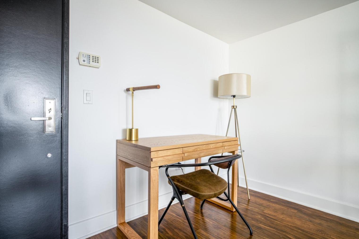 Brentwood 2br W Courtyard Nr Shops Dining Lax-385 Apartment *