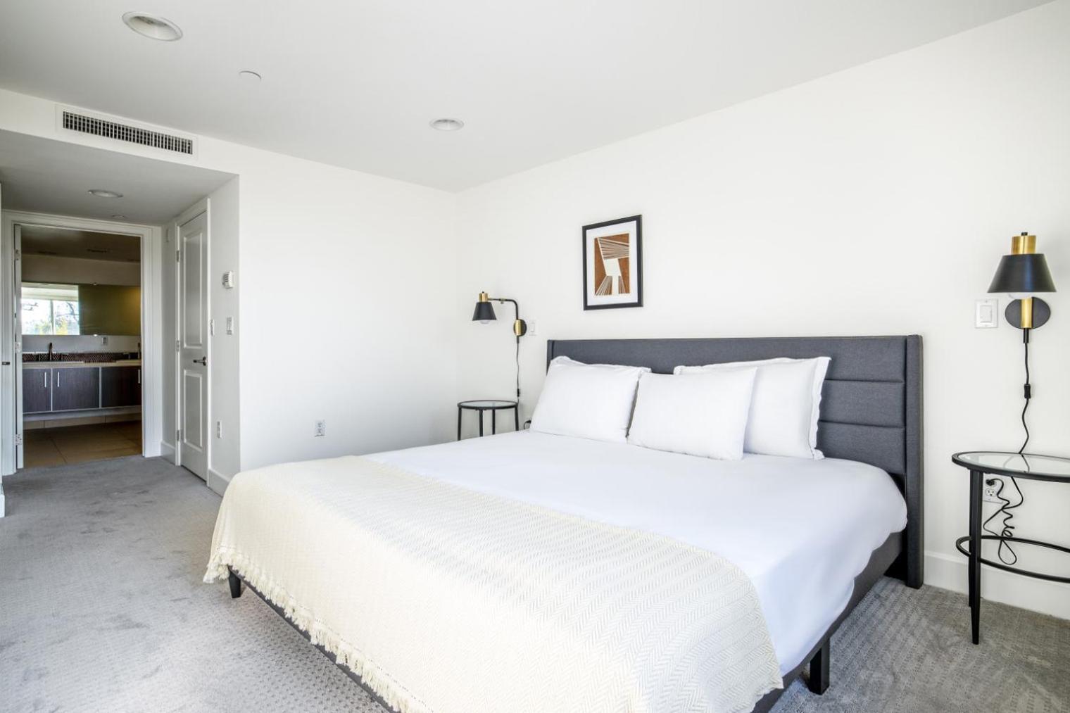 Brentwood 2br W Courtyard Nr Shops Dining Lax-385 Apartment Los Angeles
