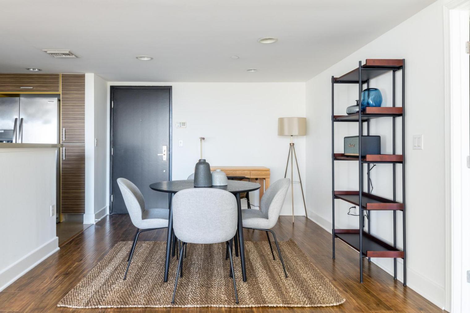 Apartment Brentwood 2br W Courtyard Nr Shops Dining Lax-385