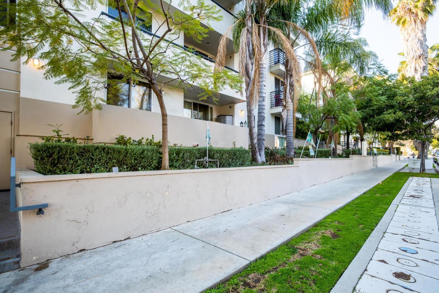 Brentwood 2br W Courtyard Nr Shops Dining Lax-385 Apartment *
