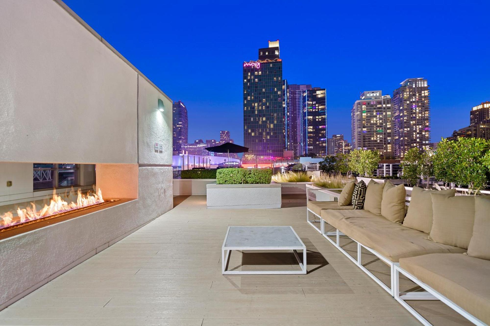 Dtla Escape Skyline Views With Luxury Amenities Apartment *