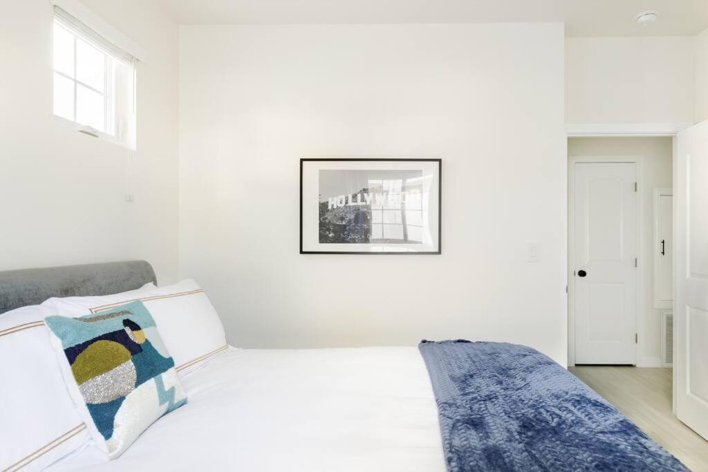 Hollywoodland Built In Exquisite Contemporary Style Holiday home