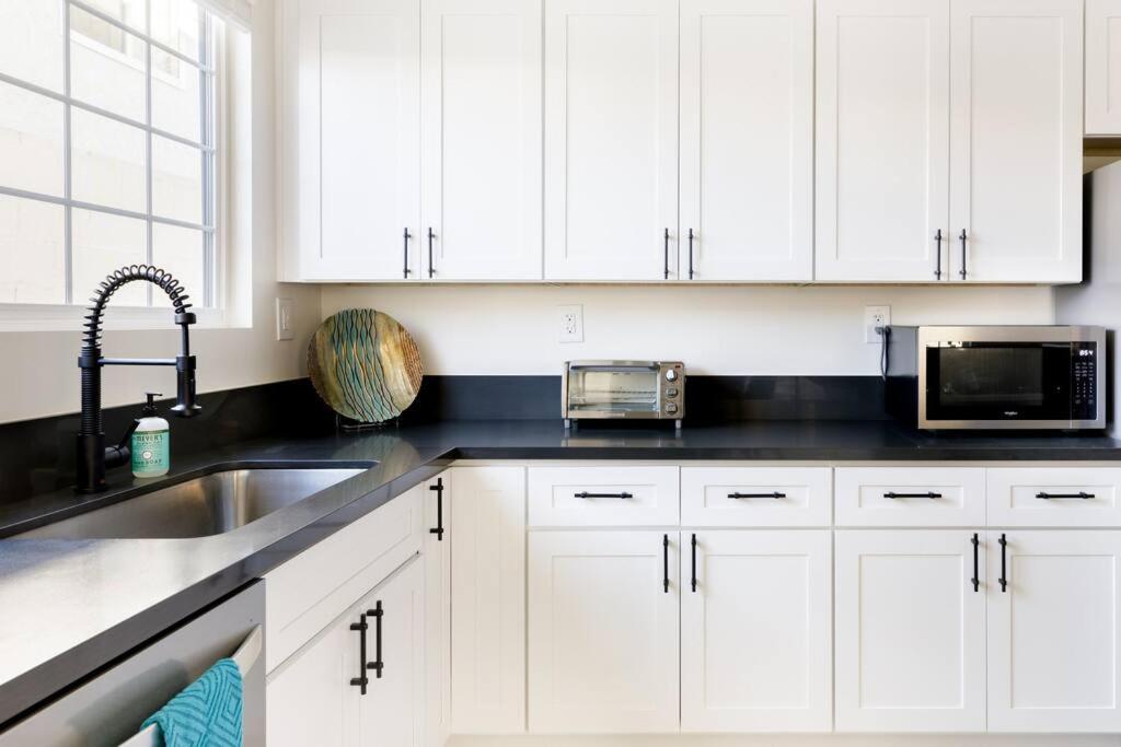 Hollywoodland Built In Exquisite Contemporary Style