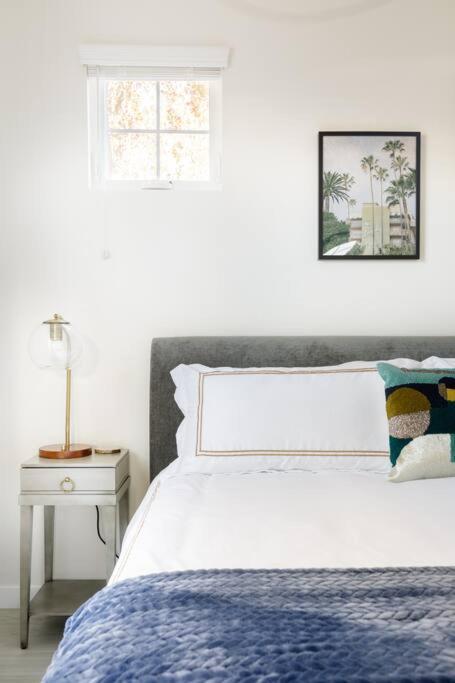 Hollywoodland Built In Exquisite Contemporary Style Holiday home *