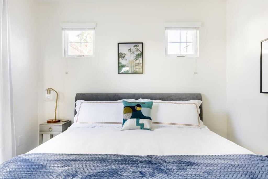 Holiday home Hollywoodland Built In Exquisite Contemporary Style *