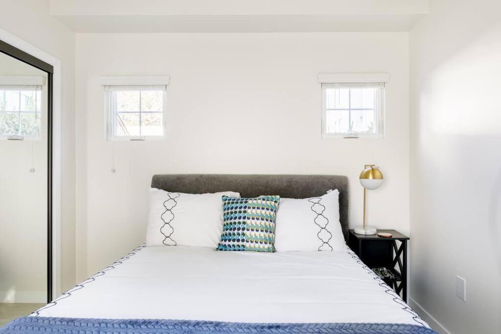 Holiday home Hollywoodland Built In Exquisite Contemporary Style *