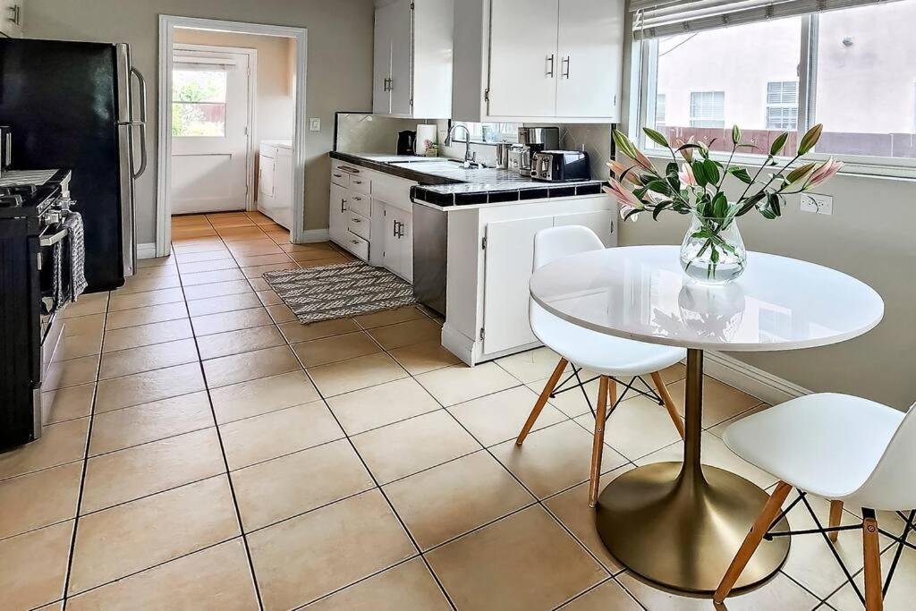 Spacious Min To Downtown Culver & Venice Apartment *