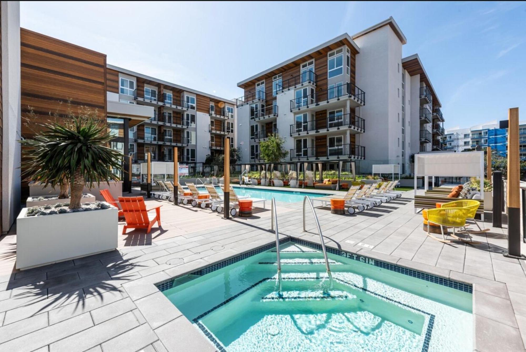 Sapphire Shores-beach View 2br Amazing Amenities Apartment *