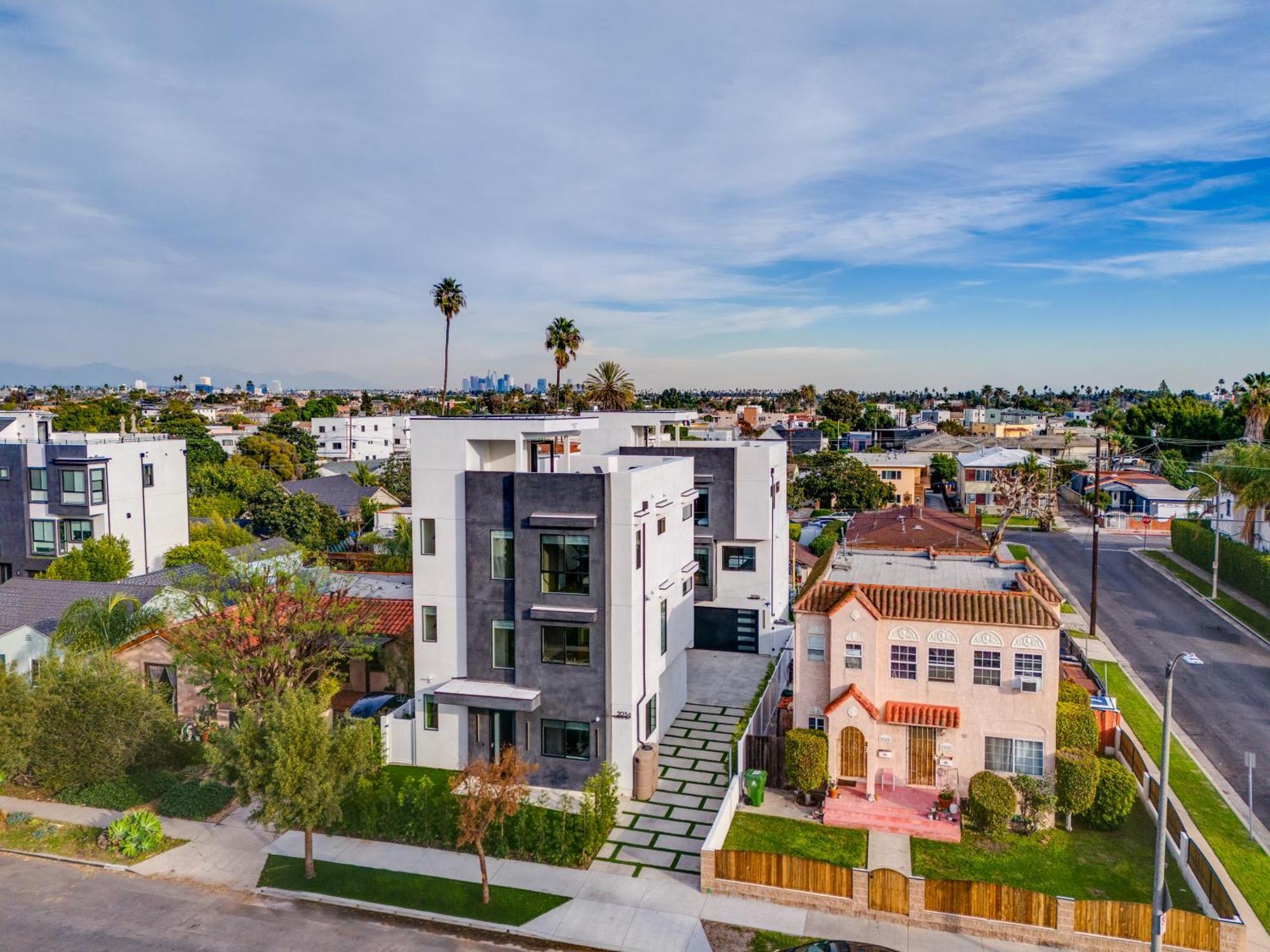 Brand New Modern 5 Bedroom House Pickfair Village * Los Angeles