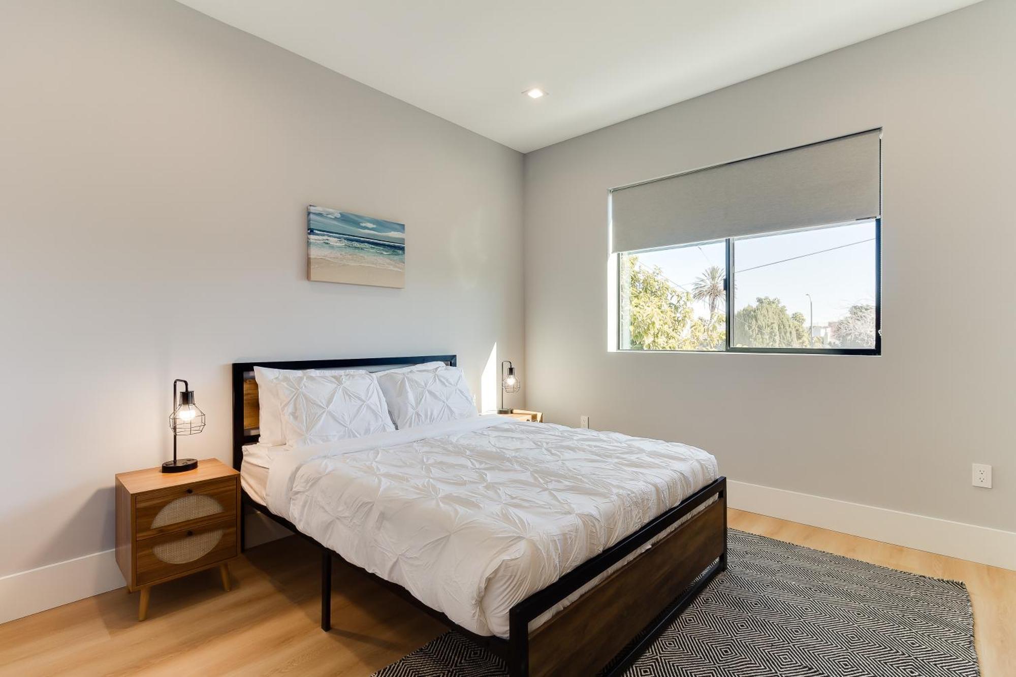 Brand New Modern 5 Bedroom House Pickfair Village * Los Angeles