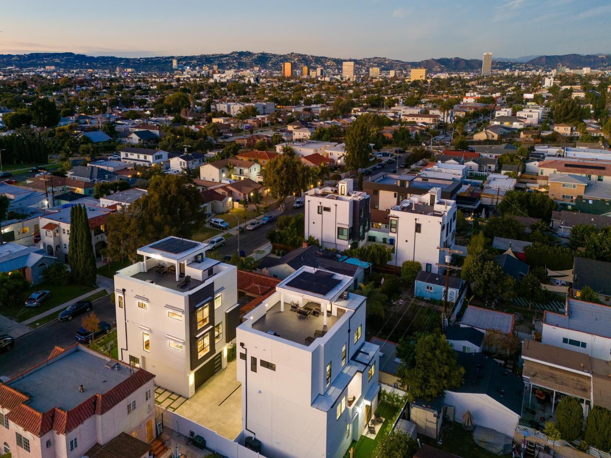 Brand New Modern 4 Bedroom House Pickfair Village Holiday home Los Angeles