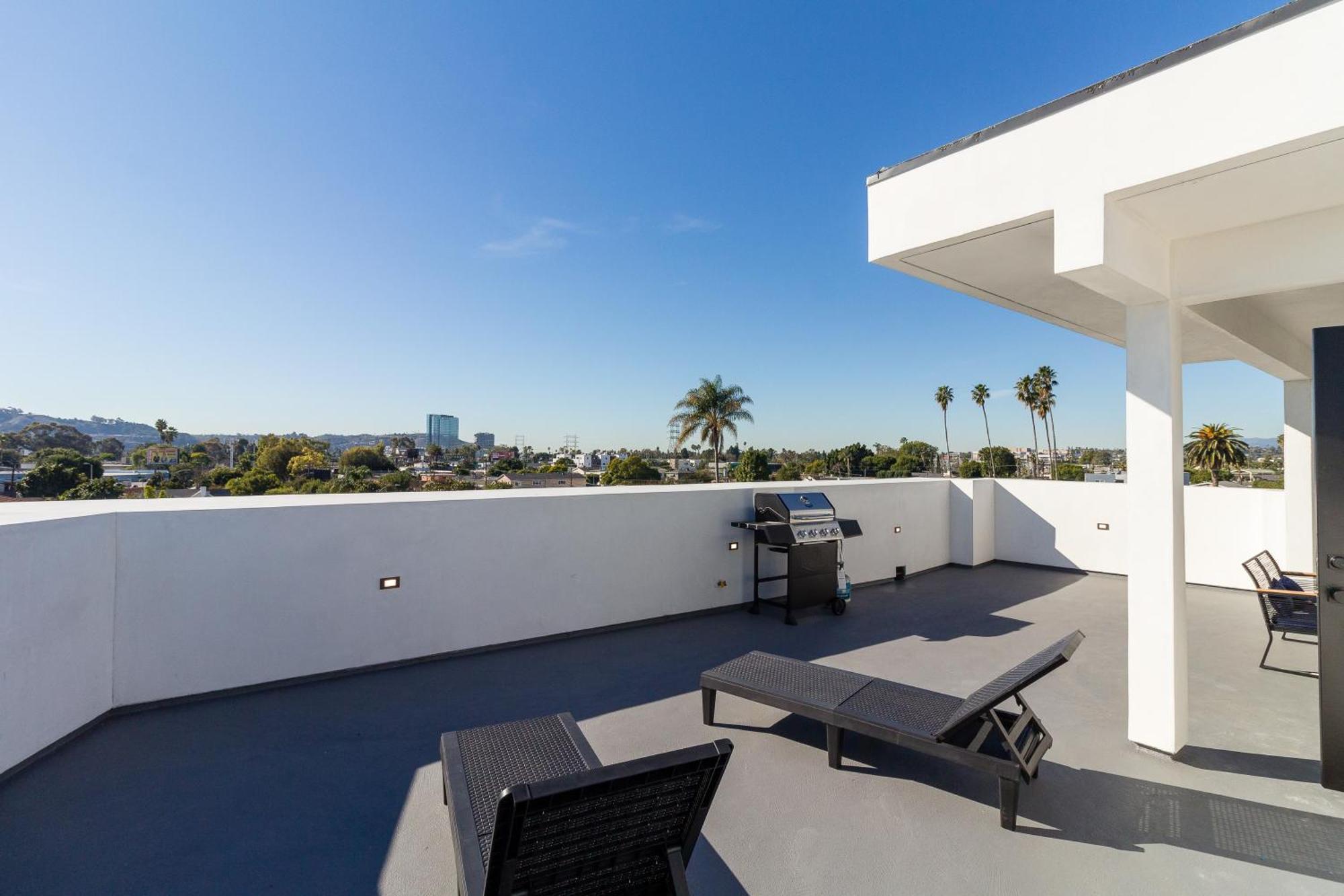 Brand New Modern 4 Bedroom House Pickfair Village Holiday home Los Angeles