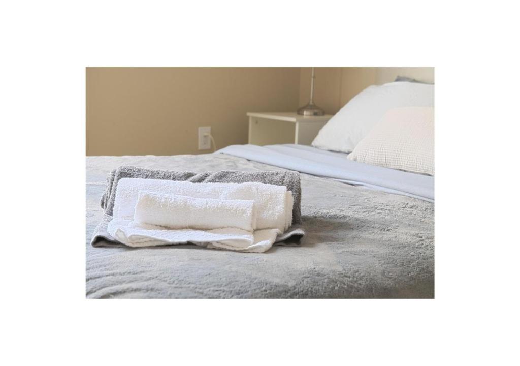 Homestay Queen Private In Shared Two Bedroom Marina Del Rey & Venice - Sleeps 2 Los Angeles
