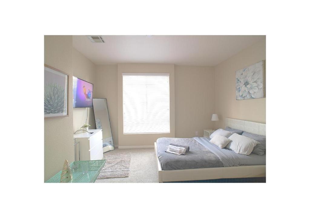 Homestay Queen Private In Shared Two Bedroom Marina Del Rey & Venice - Sleeps 2