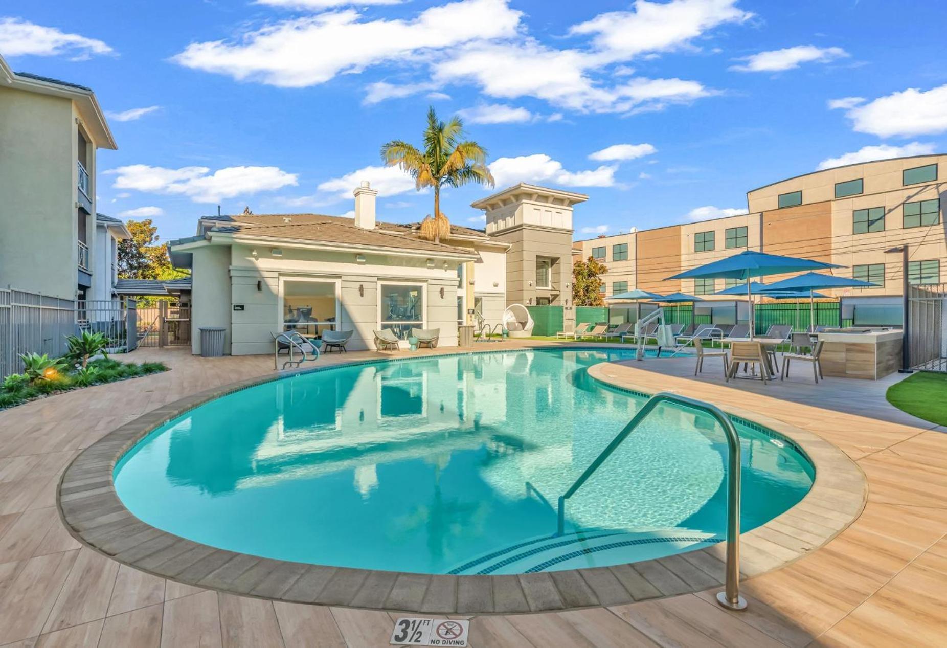 Luxury 2 Bedroom Apt In Marina Del Rey W Pool And Hot Tub Los Angeles