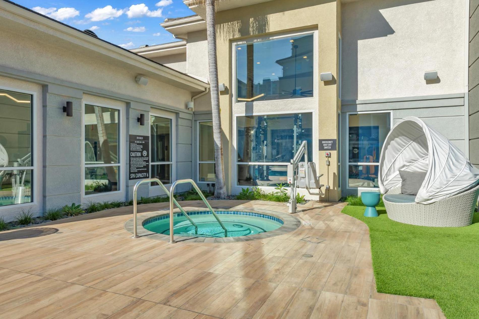 Luxury 2 Bedroom Apt In Marina Del Rey W Pool And Hot Tub Los Angeles