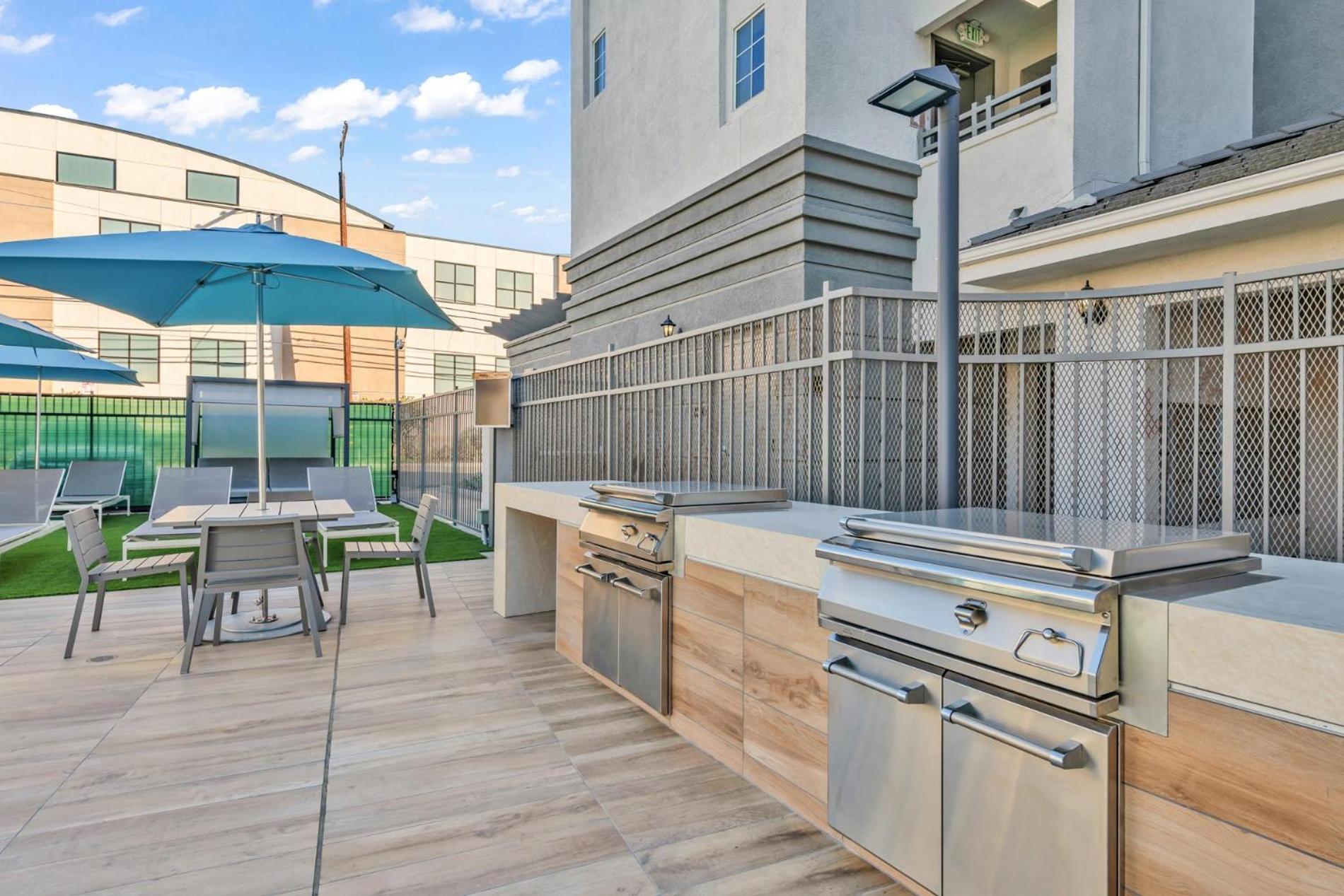 Luxury 2 Bedroom Apt In Marina Del Rey W Pool And Hot Tub Apartment *