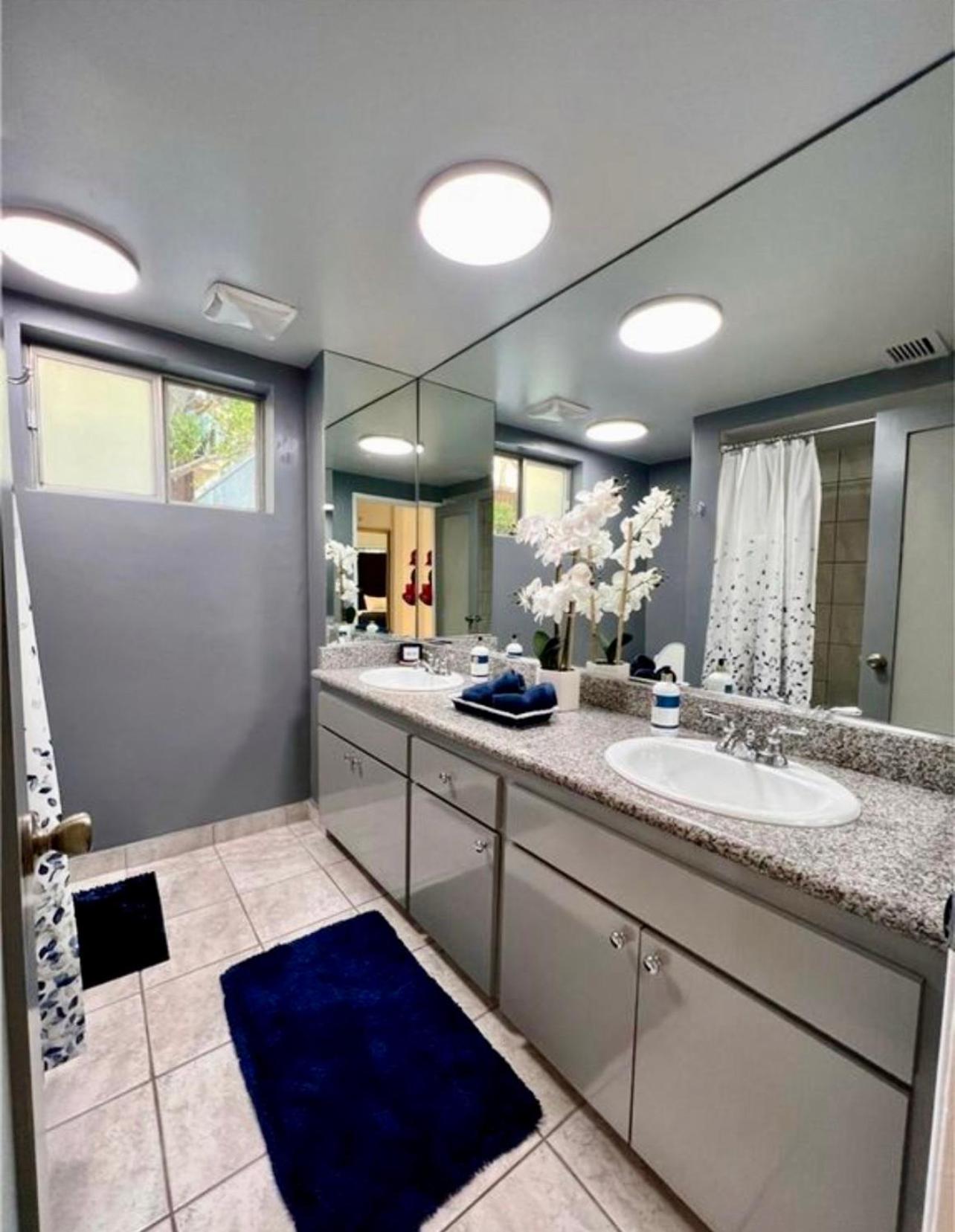 Amazing Large 2 Bedroom West Hollywood Apartment