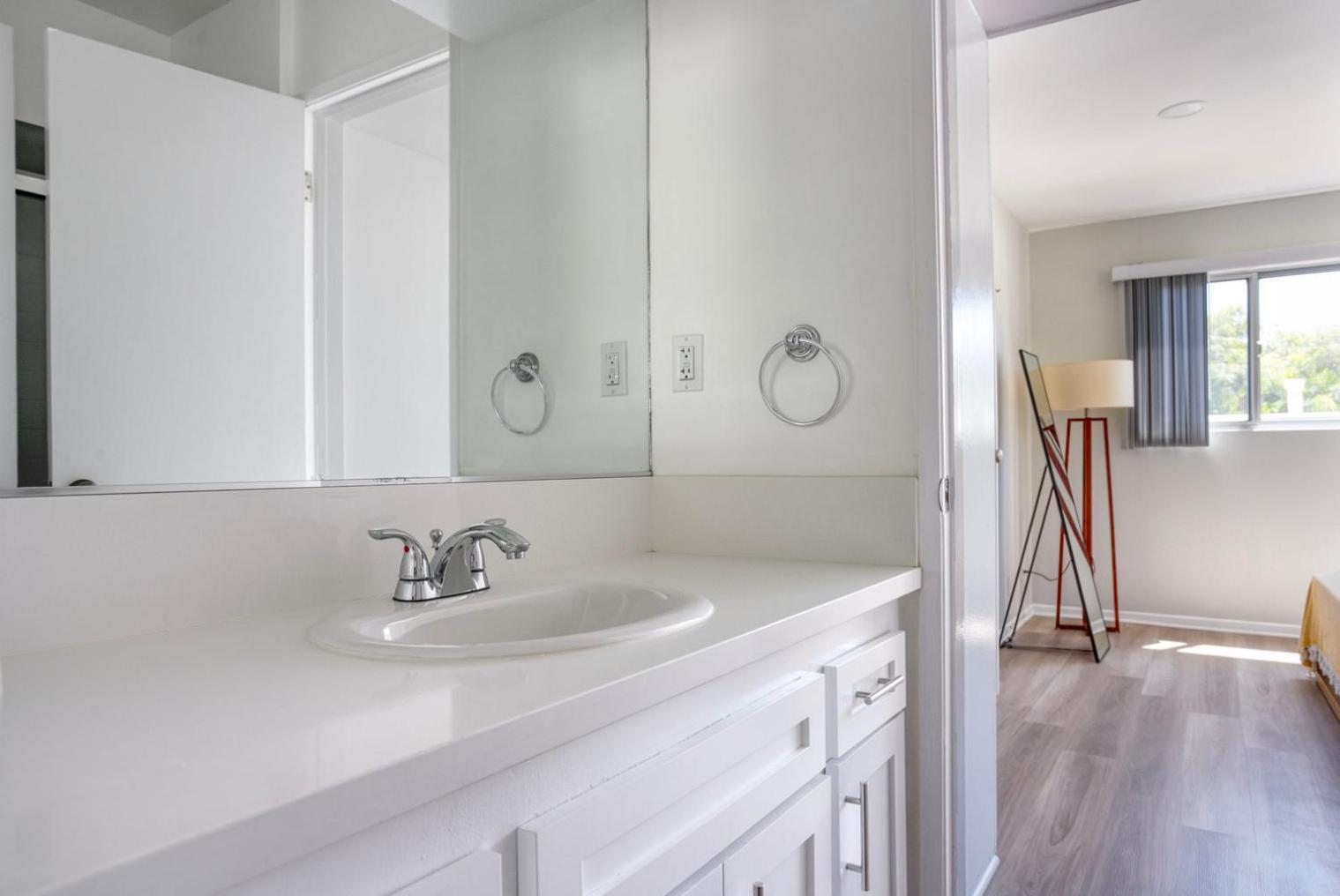 Beverly Hills 2br W Pool Nr Shops Groceries Lax-1131 *