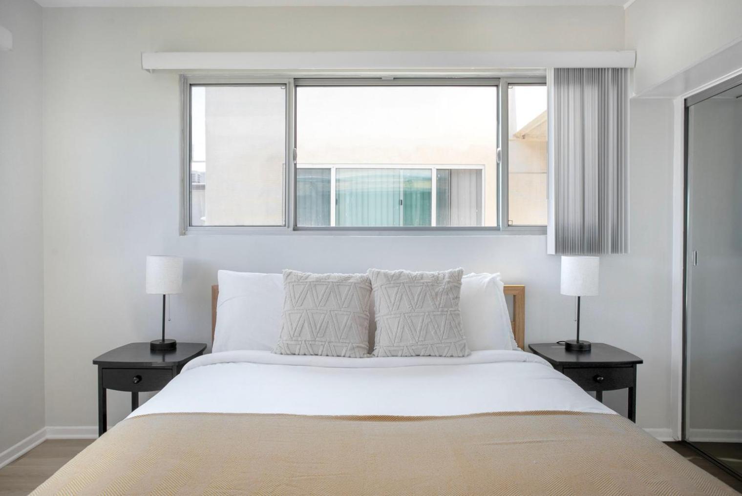 Beverly Hills 2br W Pool Nr Shops Groceries Lax-1131 Los Angeles