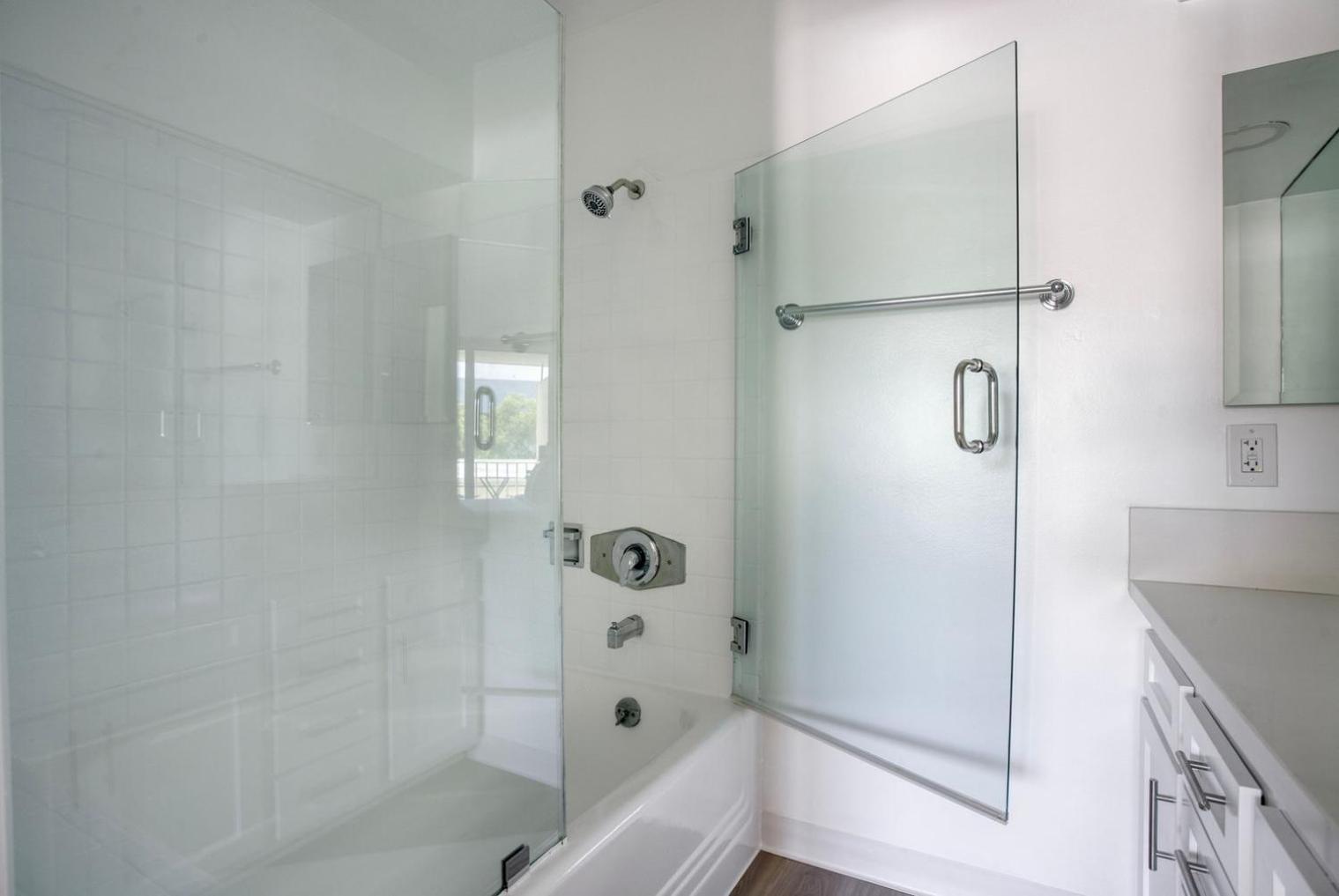 Apartment Beverly Hills 2br W Pool Nr Shops Groceries Lax-1131