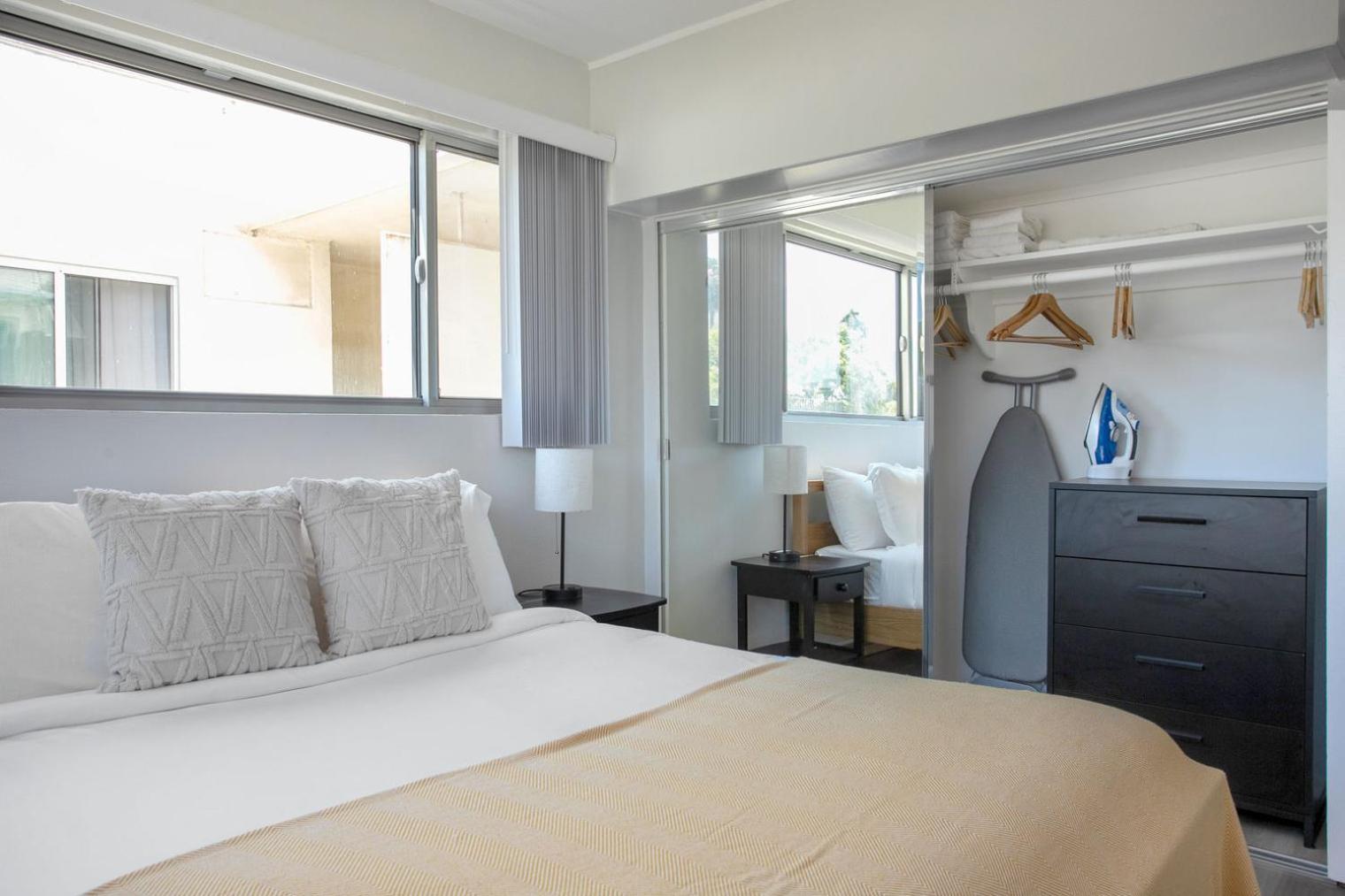 Beverly Hills 2br W Pool Nr Shops Groceries Lax-1131 Los Angeles
