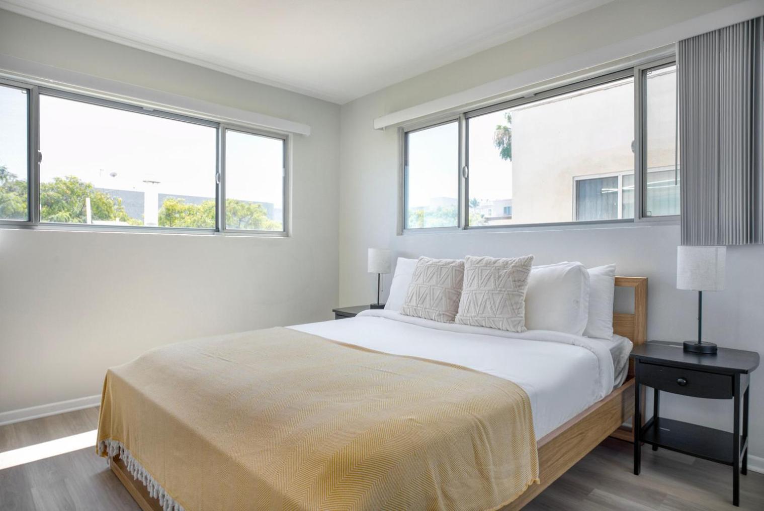 Beverly Hills 2br W Pool Nr Shops Groceries Lax-1131 *