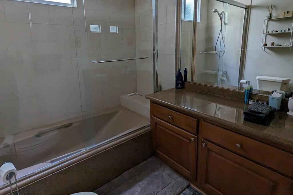 Spacious 2 Bedrooms. Prime Location *