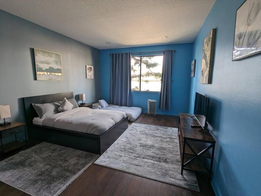 Spacious 2 Bedrooms. Prime Location * Los Angeles