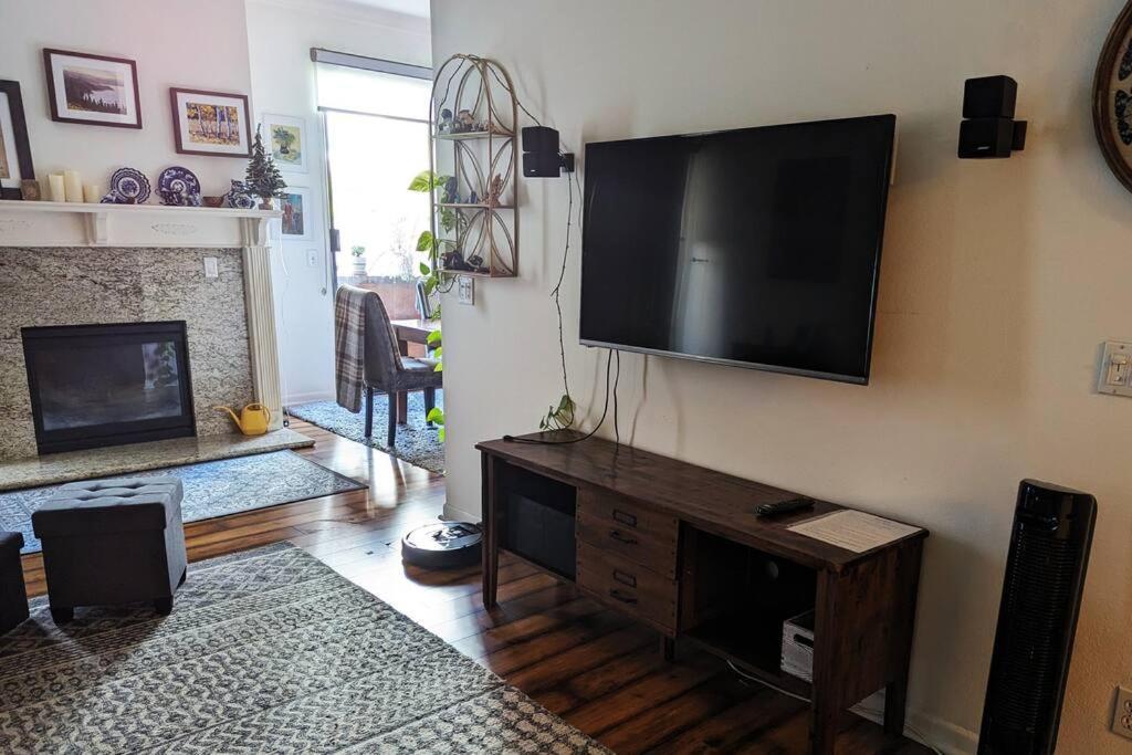 Spacious 2 Bedrooms. Prime Location Los Angeles