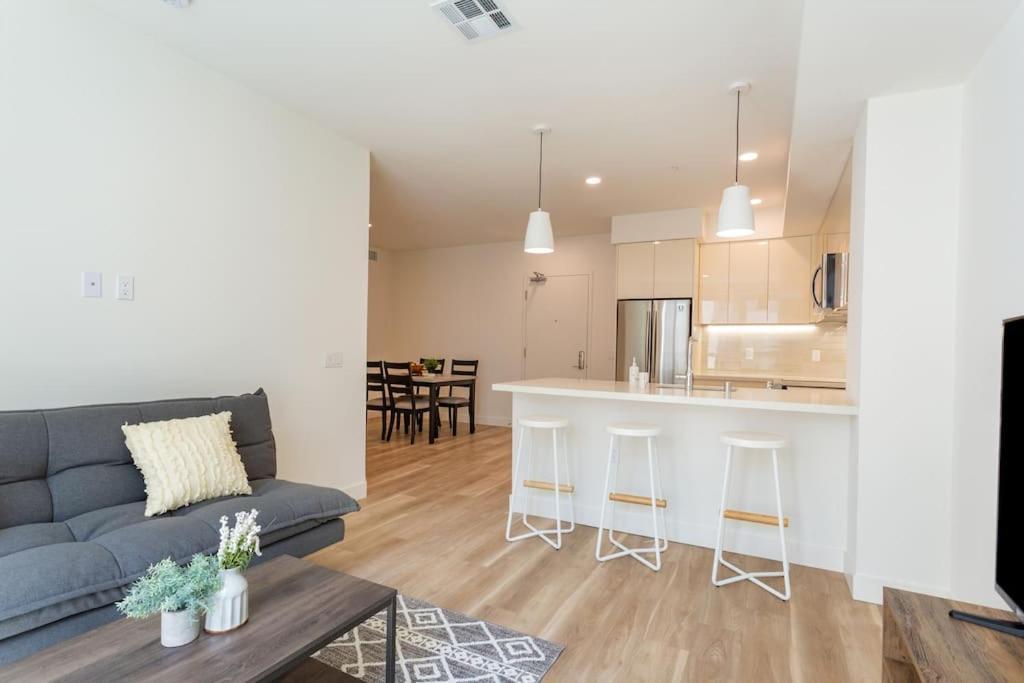 Ktown 1bd/1ba Unit With Great Amenities Apartment