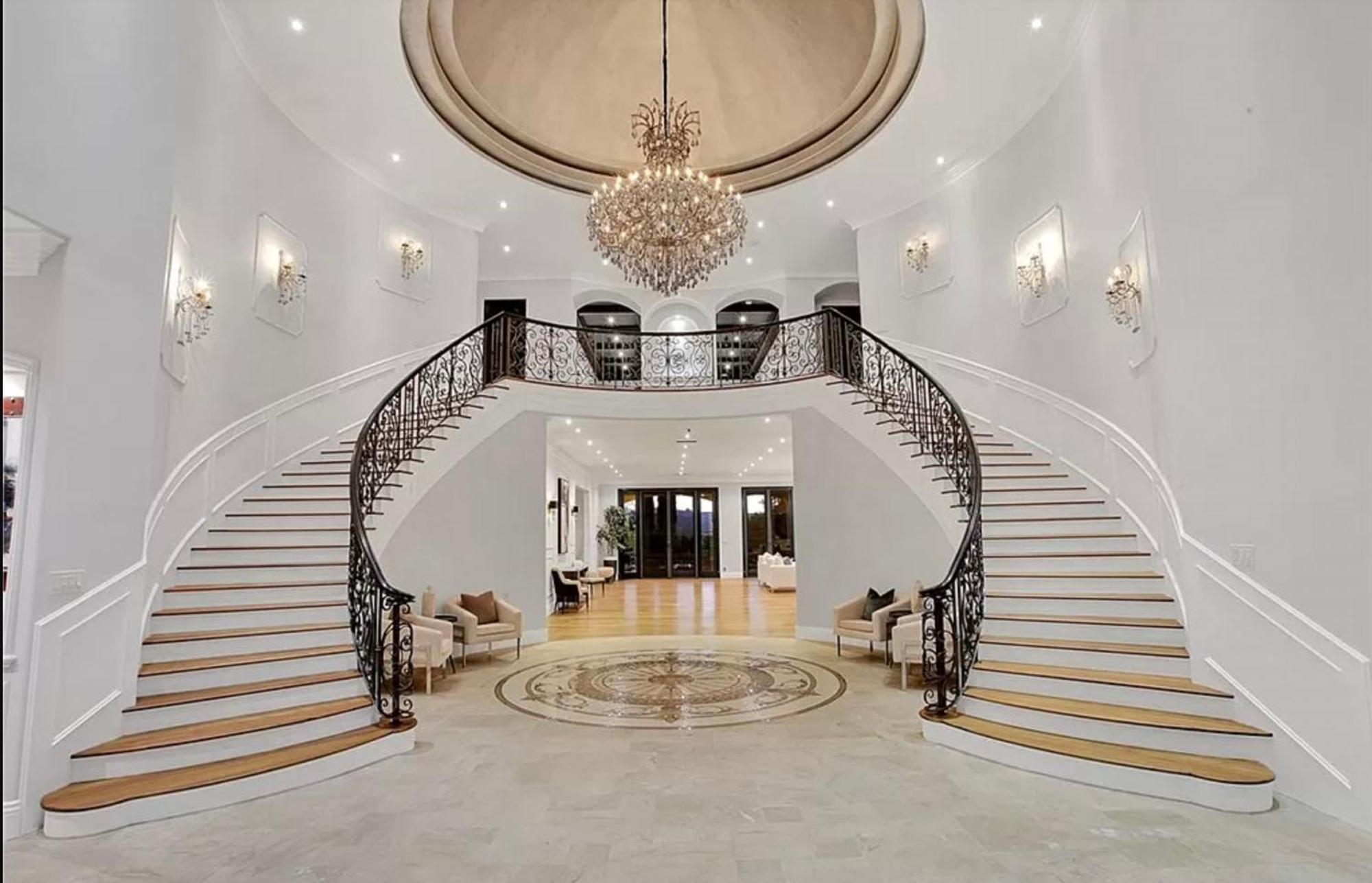 Majestic 6br Mediterranean Mansion With Valley Views & Movie Theater * Los Angeles