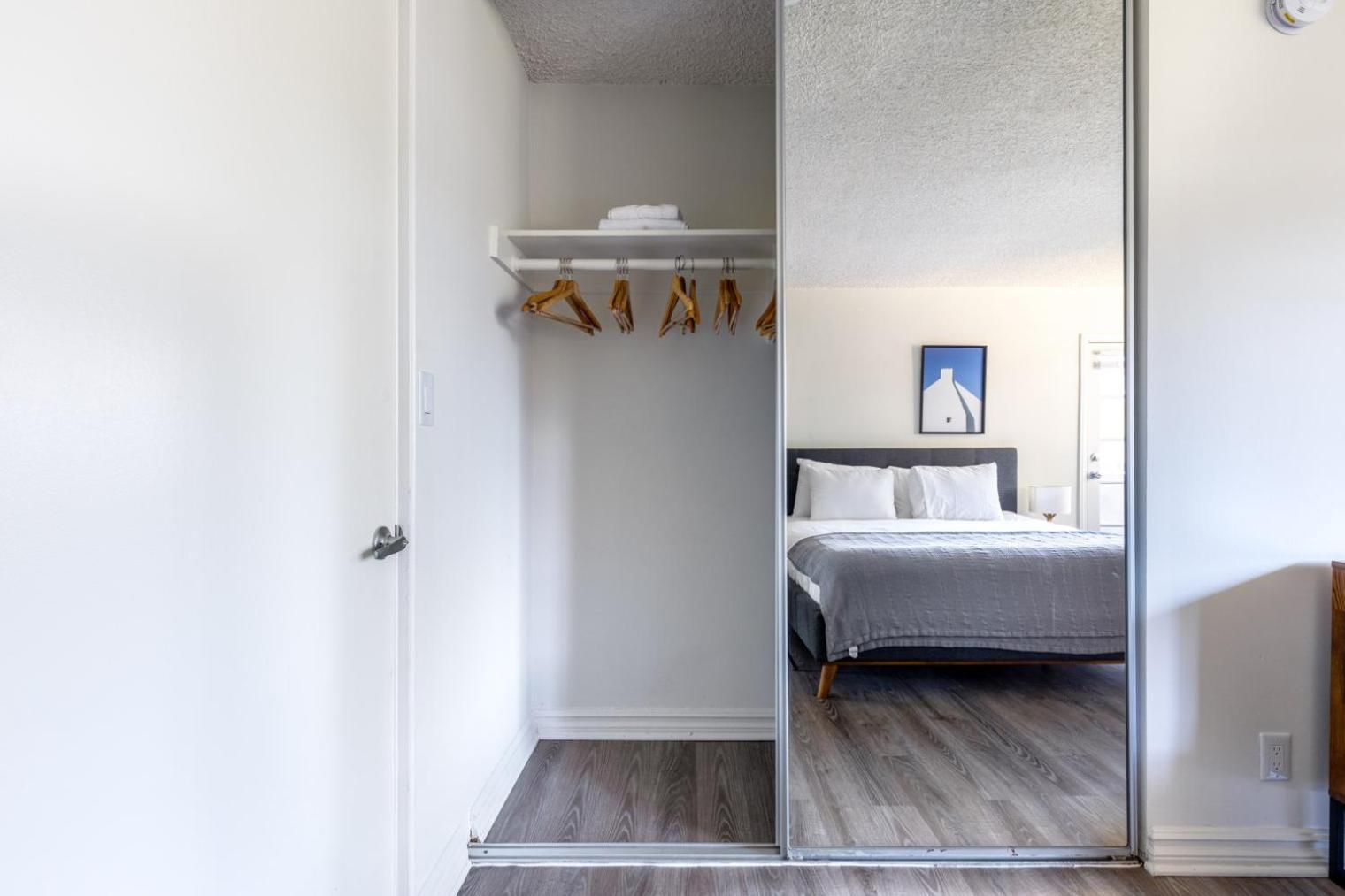 Brentwood 1br W Pool Gym Nr Restaurants Lax-341 Apartment