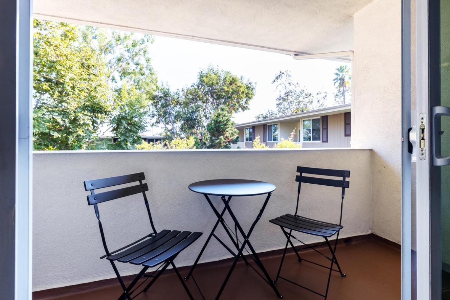 Apartment Brentwood 1br W Pool Gym Nr Restaurants Lax-341