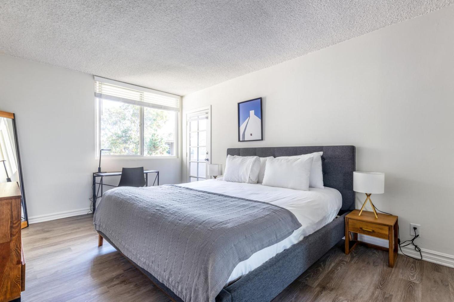 Brentwood 1br W Pool Gym Nr Restaurants Lax-341 Apartment Los Angeles