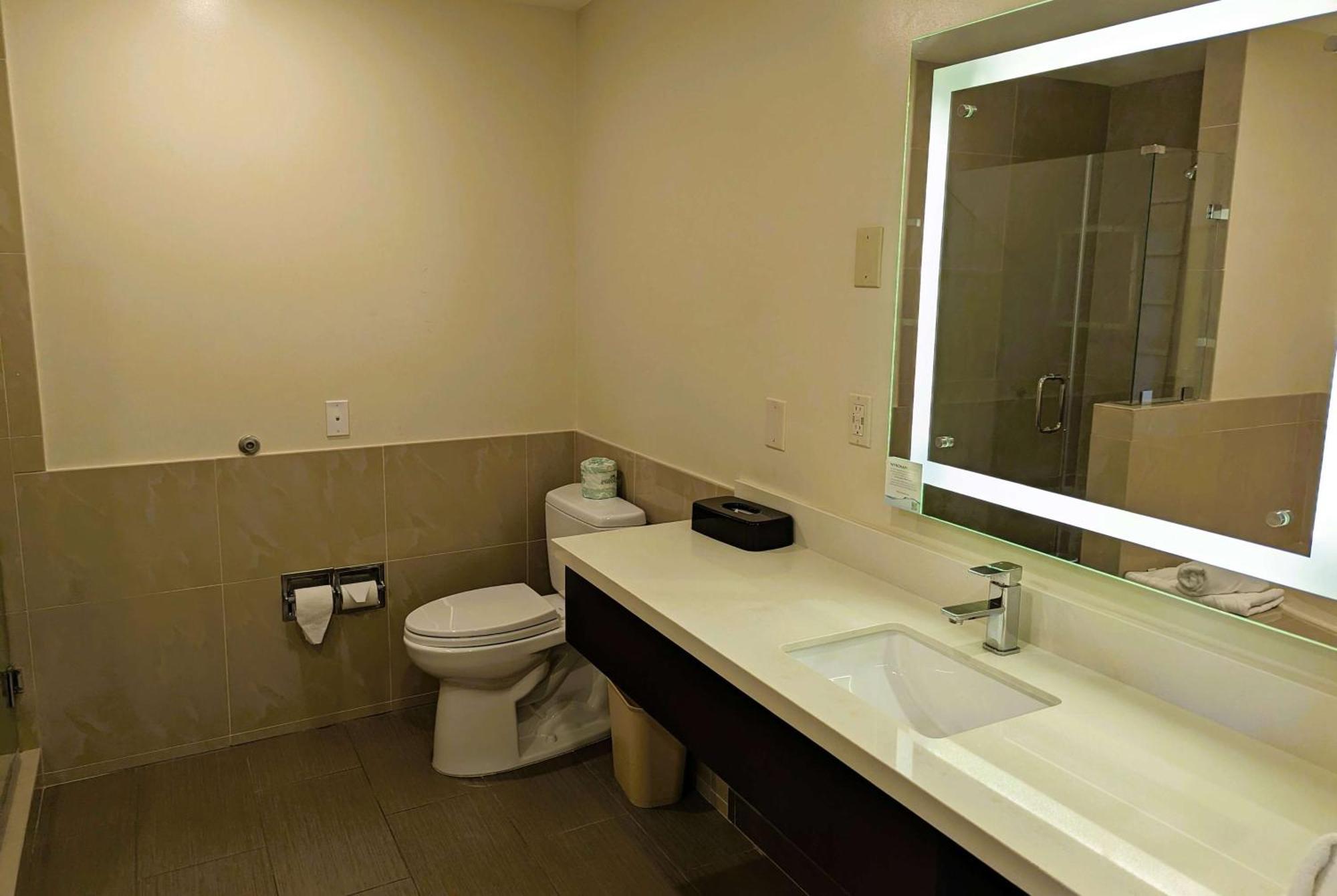 Hotel Ramada By Wyndham Culver City