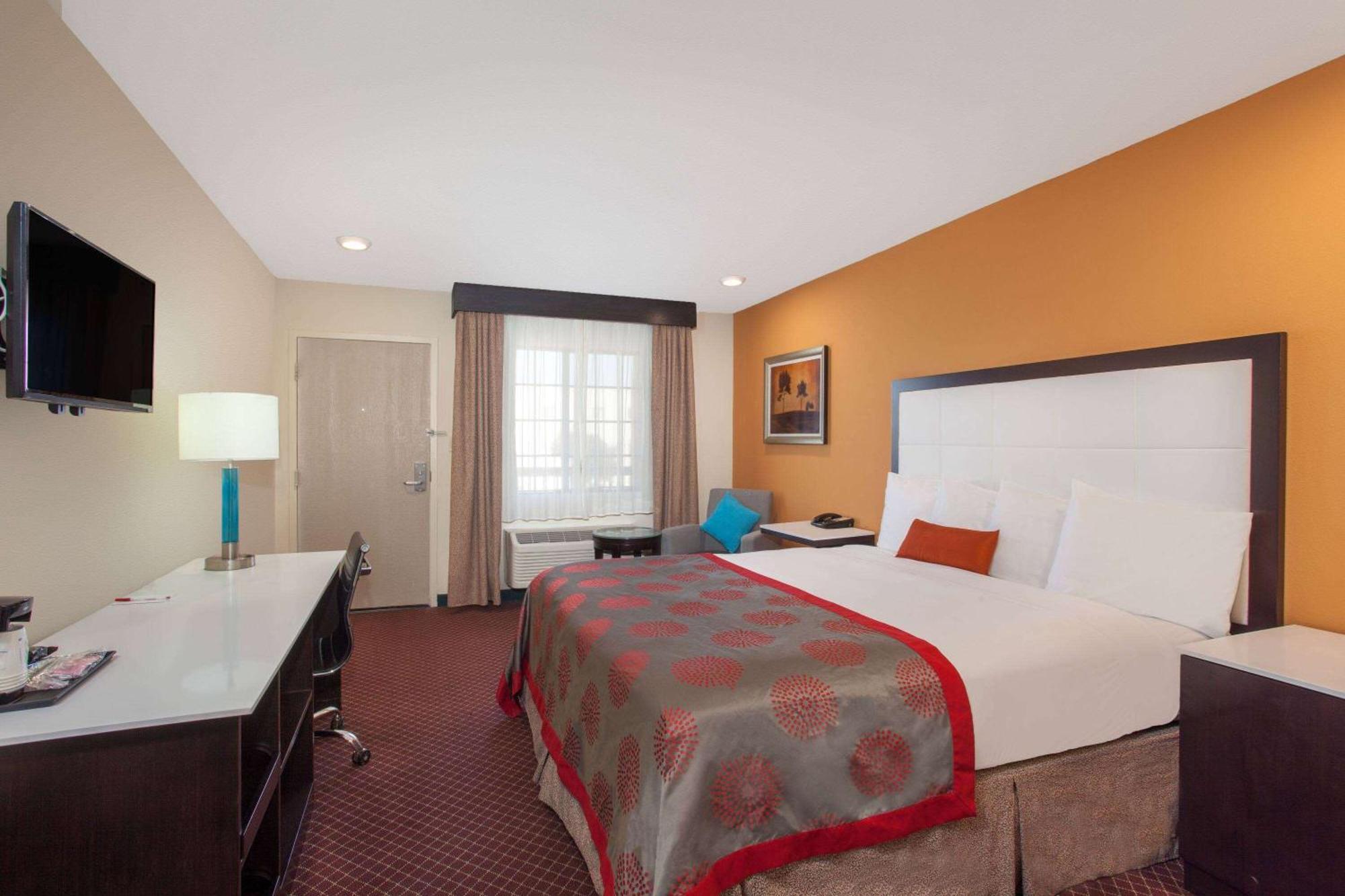 Ramada By Wyndham Culver City Hotel Los Angeles